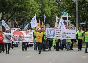 1 Mayıs Sakarya’da yürüyüş, konser ve tiyatro gösterisi ile kutlandı