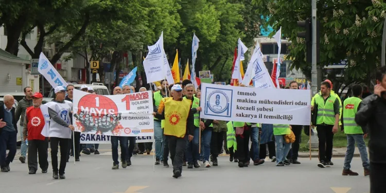 1 Mayıs Sakarya’da yürüyüş, konser ve tiyatro gösterisi ile kutlandı
