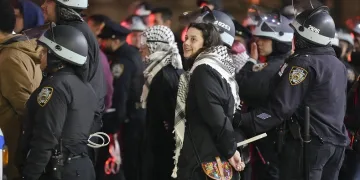 New York polisi, Filistin’e destek gösterilerinde 282 öğrenciyi gözaltına aldı
