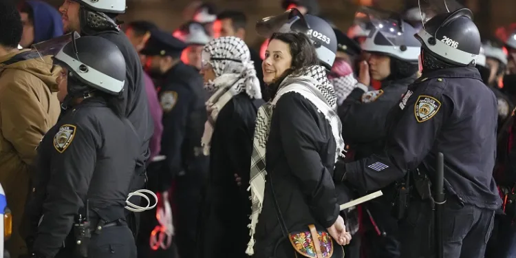 New York polisi, Filistin’e destek gösterilerinde 282 öğrenciyi gözaltına aldı