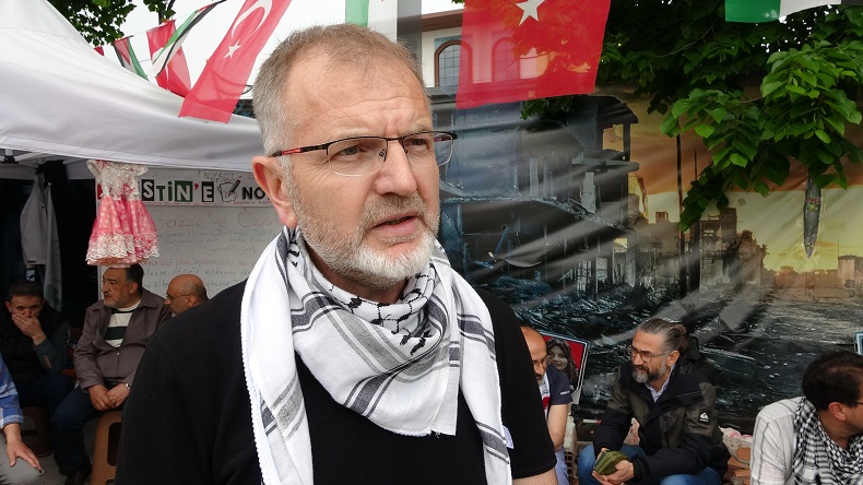 İsrail'in Gazze'ye saldırılarını oturma eylemiyle protesto ettiler