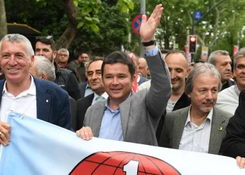 Başkan Erkan Aydın 1 Mayıs'ı emekçilere birlikte kutladı