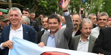 Başkan Erkan Aydın 1 Mayıs'ı emekçilere birlikte kutladı