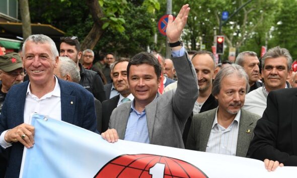 Başkan Erkan Aydın 1 Mayıs'ı emekçilere birlikte kutladı