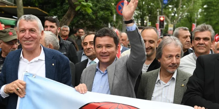 Başkan Erkan Aydın 1 Mayıs'ı emekçilere birlikte kutladı