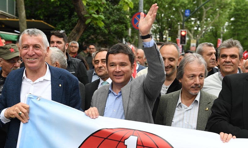 Başkan Erkan Aydın 1 Mayıs'ı emekçilere birlikte kutladı