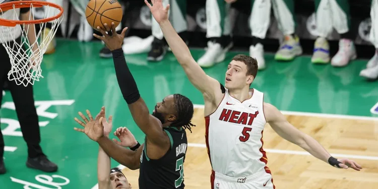 NBA'de Boston Celtics, Doğu Konferansı'nda yarı finale yükseldi