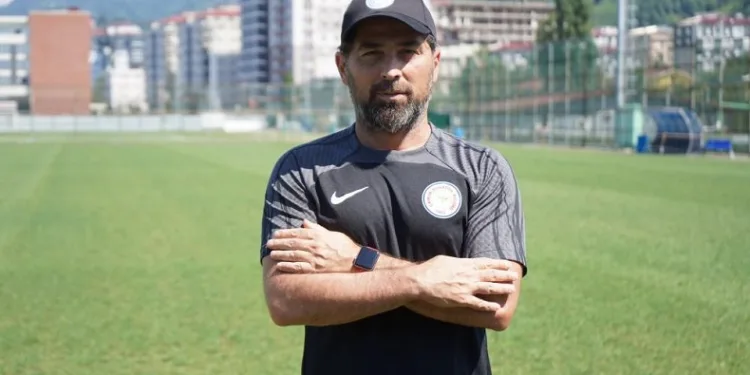 Çaykur Rizespor Teknik Direktörü İlhan Palut: “Tüm sorumluluğum Rizespor’u ligde en başarılı yerde bitirtmek”