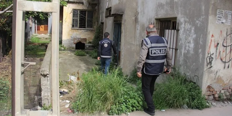 450 binden fazla şahsın GBT kontrolü yapıldı, 512 aranan şahıs yakalandı