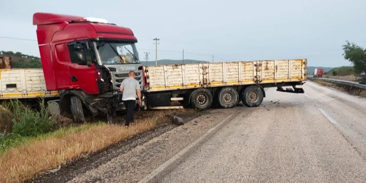 Gölbaşı ilçesinde tır şarampole girdi