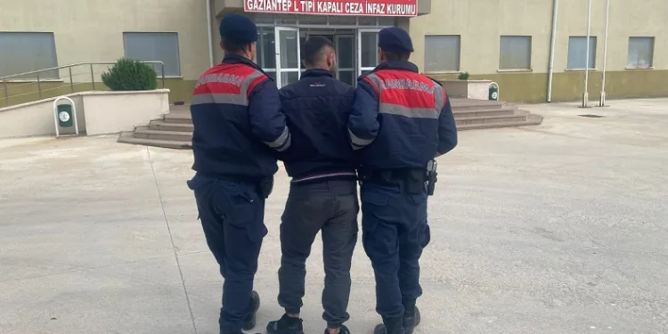 Hırsızlık suçundan 15 yıl cezası bulunan firari yakalandı