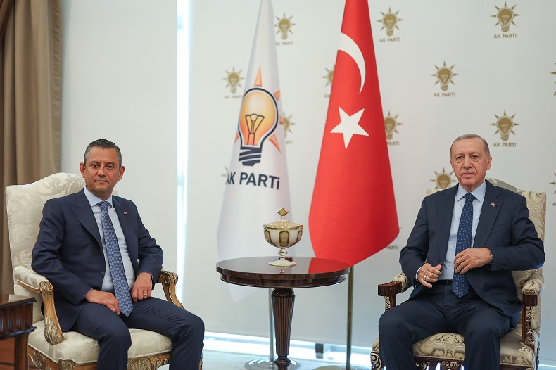 Cumhurbaşkanı Erdoğan, CHP Genel Başkanı Özel’i kabul etti