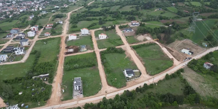 Bursa'nın Yeniceköy Mahallesinde yeni yollar açılıyor