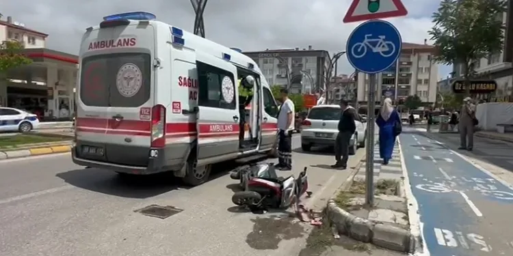 Aksaray’da motosikletten düşen genç yaralandı