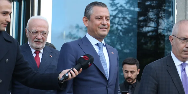 Cumhurbaşkanı Erdoğan’ın CHP Genel Başkanı Özel’i kabulü sona erdi