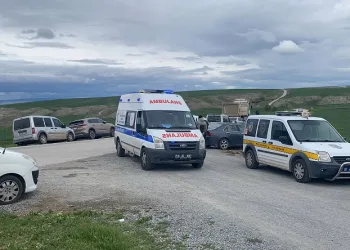 Otomobil içerisinde silahla vurulmuş halde ölü bulundu