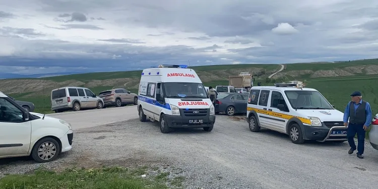 Otomobil içerisinde silahla vurulmuş halde ölü bulundu
