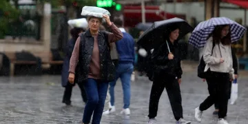 Bursa’da kimisi yağmurdan kaçtı, kimisi de tadını çıkardı