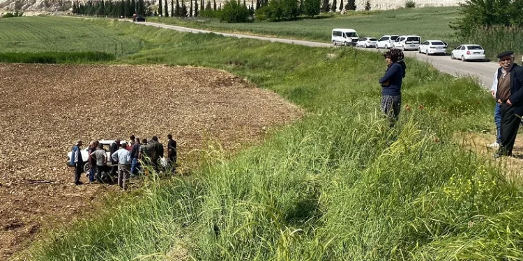 Otomobil şarampole yuvarlandı