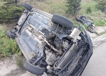 Seyir halindeki otomobile arkadan çarpan motosiklet sürücüsü hayatını kaybetti