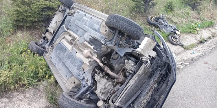Seyir halindeki otomobile arkadan çarpan motosiklet sürücüsü hayatını kaybetti