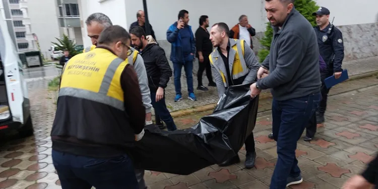 İtfaiye personeli banyoda ölü bulundu