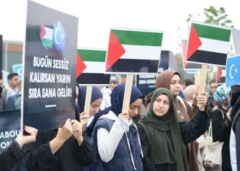 Üniversite öğrencilerinden Filistin ve Doğu Türkistan’a sessiz destek
