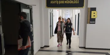 Kocaeli’de 5 evi soyan 2 kadın yakalandı