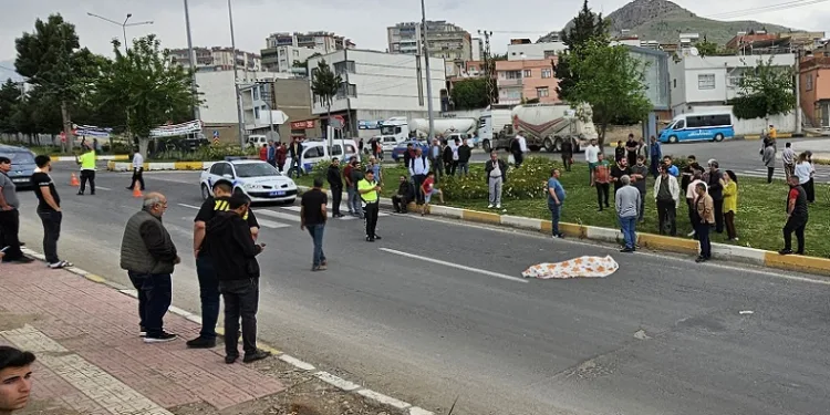 Ergani’de cezaevi otobüsünün çarptığı yaşlı adam hayatını kaybetti