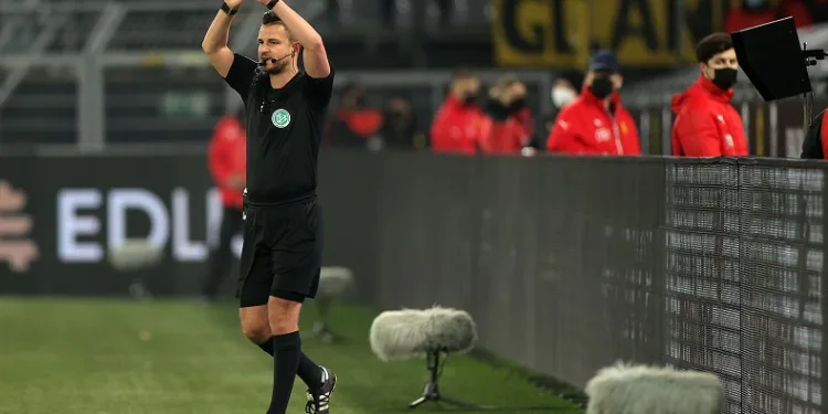 Konyaspor – Fenerbahçe maçının VAR’ı Daniel Schlager oldu