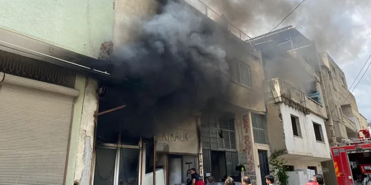 Beyaz eşya tamiri yapan işletmede yangın çıktı