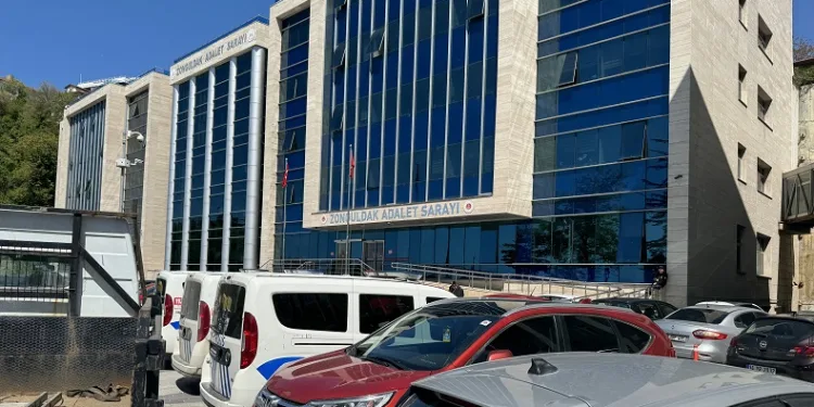 Kızların uygunsuz fotoğraflarını çeken şüpheli serbest bırakıldı