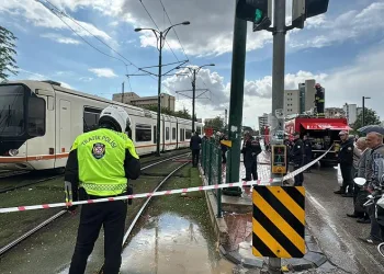 Gaziantep’te tramvayın üzerine yıldırım düştü