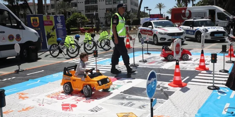 Alanya’da trafik haftasında öğrenciler bilgilendirildi