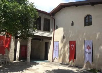 Asrın felaketinde hasar alan 500 yıllık tarihi cami ibadete açıldı