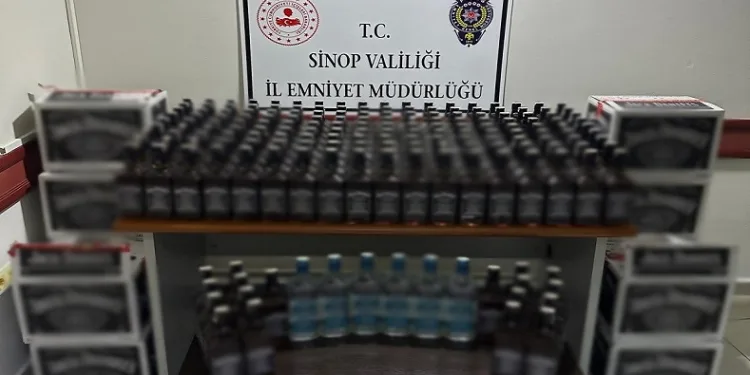 Şüpheli otomobilden 186 adet Sinop’un Gerze ilçesinde polis ekiplerinin durumundan şüphelenerek durdukları otomobilden 186 adet gümrük kaçağı alkol ele geçirildi.çıktı