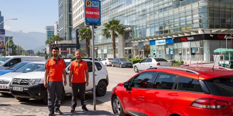 Bursa Büyükşehir ‘ücretsiz otopark’ alanlarında görev başında