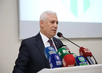 Başkan Bozbey, “Yeni bir sistemle Bursaspor’u ayağa kaldırmalıyız”
