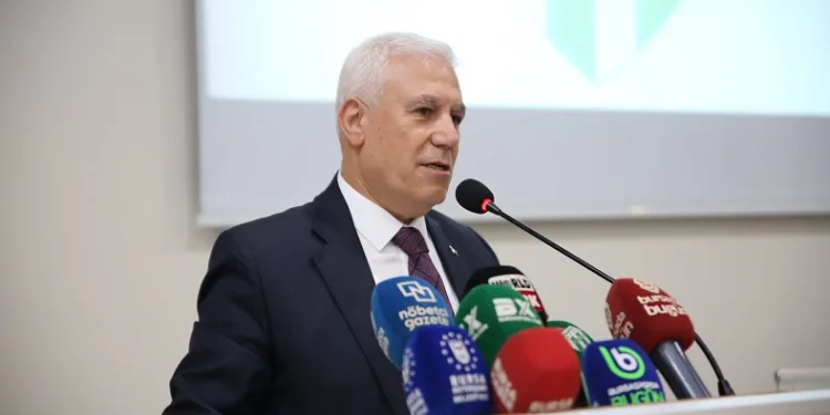 Başkan Bozbey, “Yeni bir sistemle Bursaspor’u ayağa kaldırmalıyız”