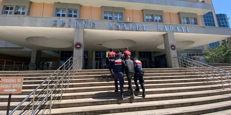 Edirne’de Türk vatandaşlarını yurt dışına kaçırmaya çalışan Iraklılar tutuklandı