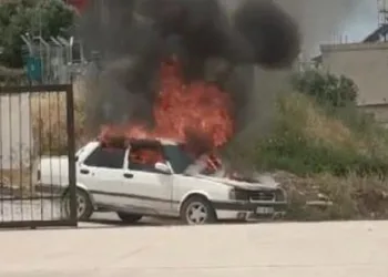 Elektrik kontağından çıkan yangında araç alev alev yandı