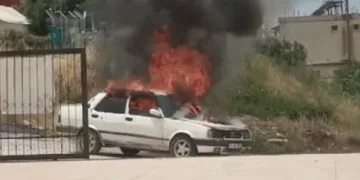 Elektrik kontağından çıkan yangında araç alev alev yandı