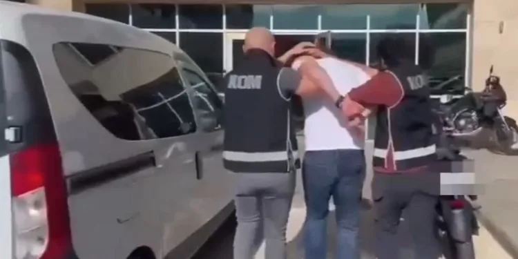 İnterpol tarafından kırmızı bültenle aranan gaspçı Antalya’da yakalandı