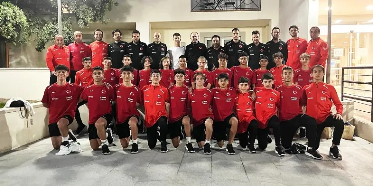 Arda Güler, U14 Milli Takımı kampını ziyaret etti