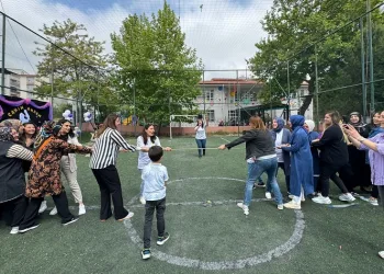 Bu sefer çocuklar yerine anneler eğlendi