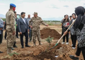 Erzincan’da fidanlar toprakla buluştu