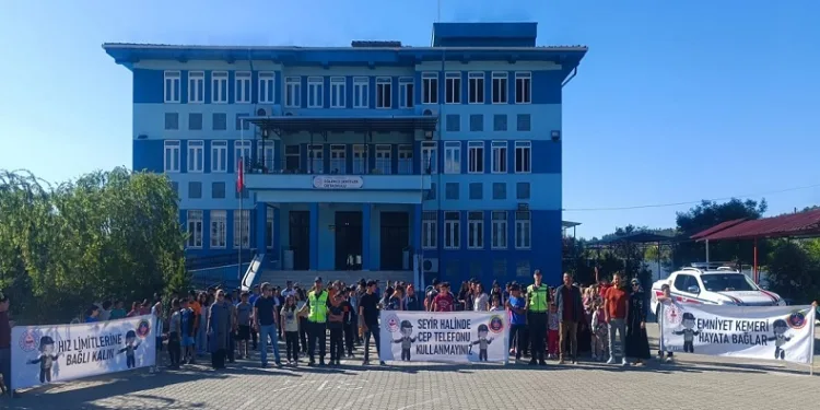 Jandarma trafik farkındalığı bilgilendirme çalışması yaptı