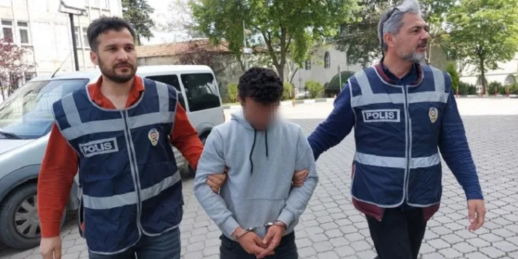 İnşaattan hurda demir çalan şahıs tutuklandı