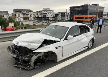 TEM’de 3 otomobil çarpıştı: 3 yaralı