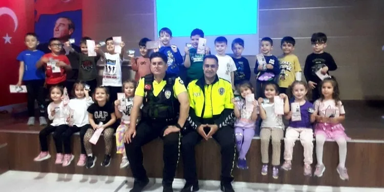 Bursa’da polisten öğrencilere trafik eğitimi